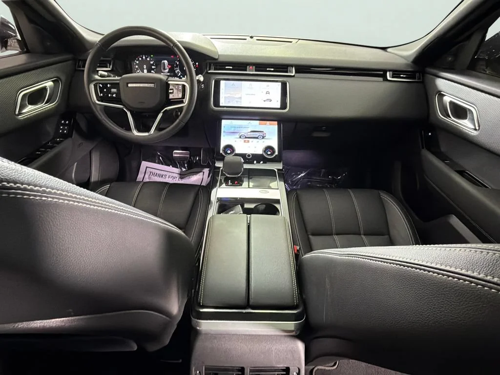Used 2023 White Land Rover R-Dynamic S image 49