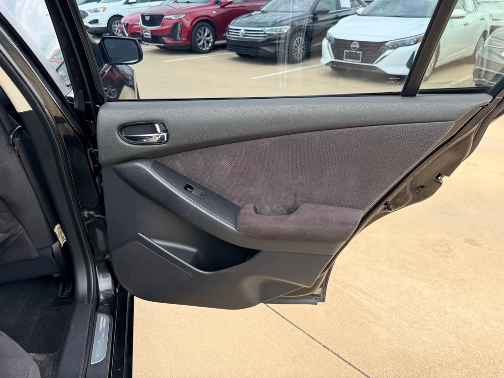 Used 2007 Super Black Nissan 2.5 S image 27