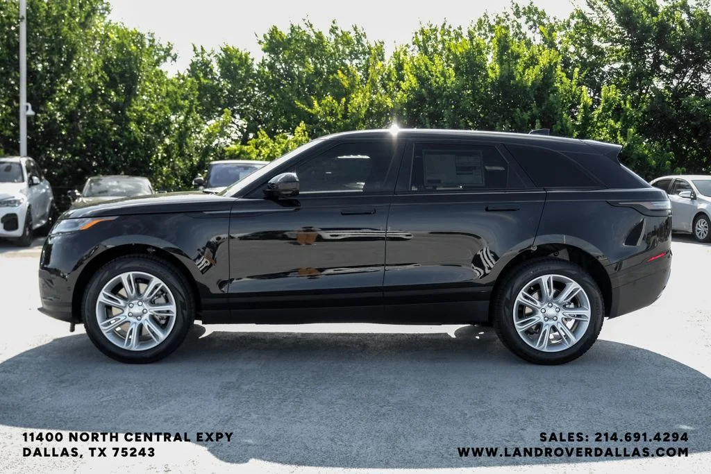 New 2026 Santorini Black Metallic Land Rover S image 9
