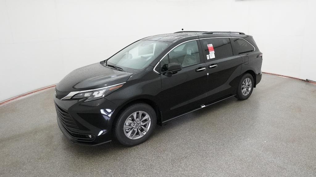 2026 Toyota Sienna XLE 8-Passenger Hybrid FWD's photo