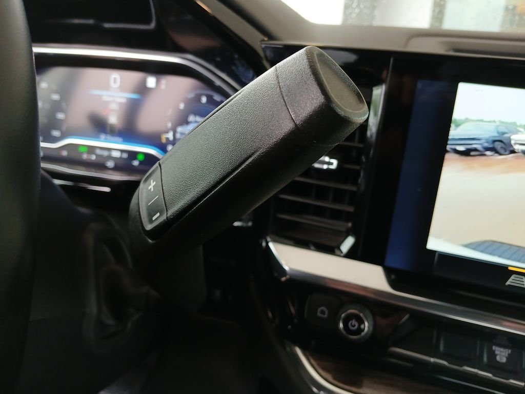 Used 2025 White Chevrolet LT image 16