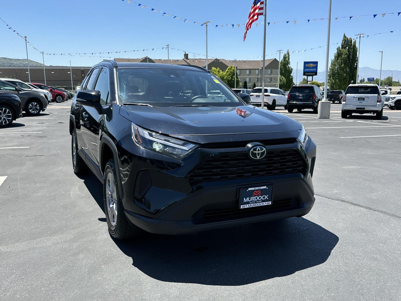 2025 Toyota RAV4 XLE - Photo 6