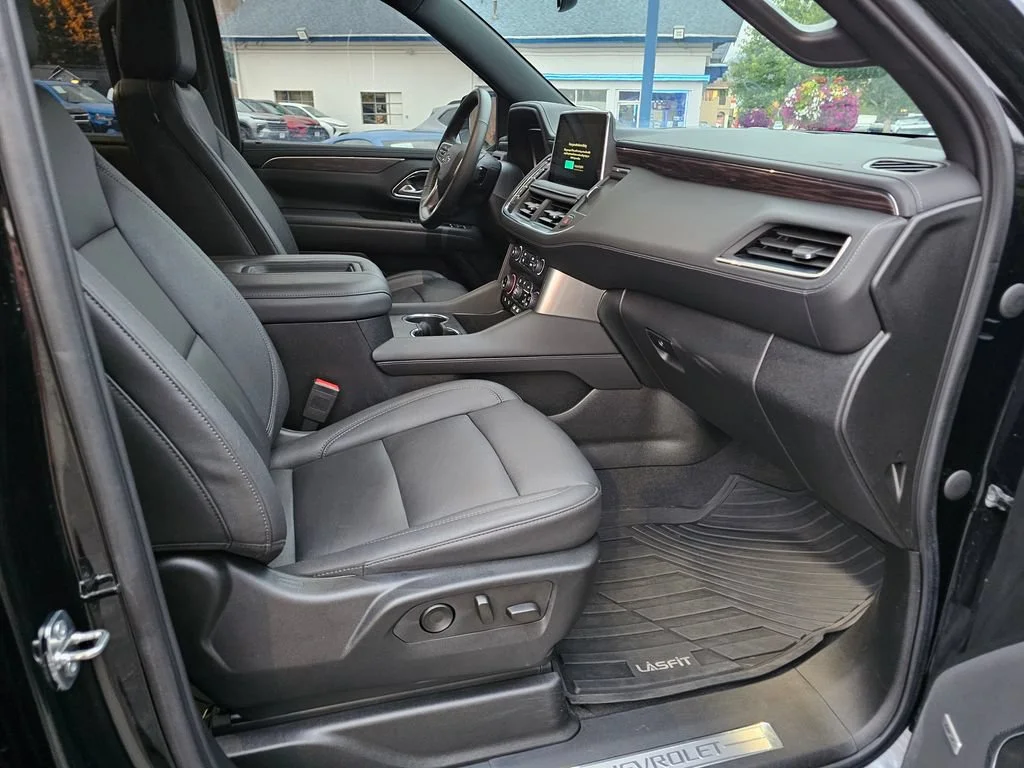 Used 2023 Black Chevrolet Z71 image 14