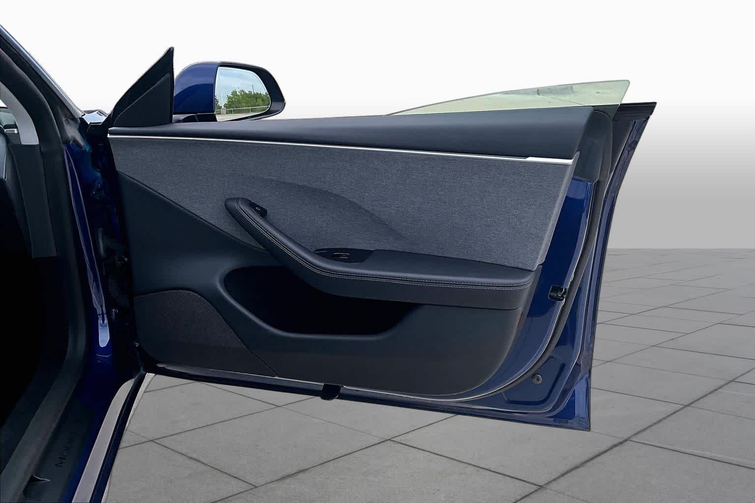 Used 2025 Deep Blue Metallic Tesla Long Range image 25