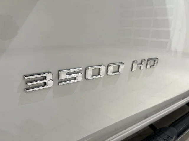Used 2025 Summit White Chevrolet LT image 27
