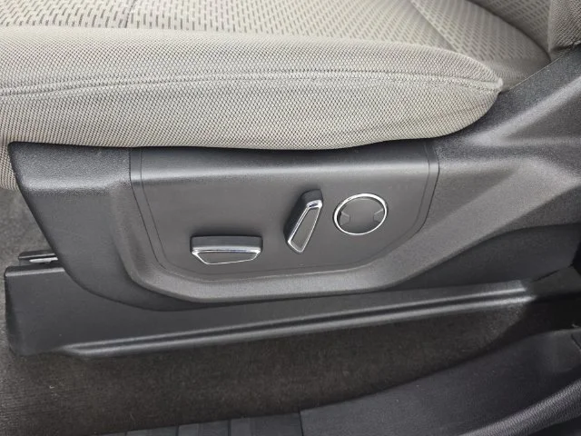 Used 2018 Blue Ford XLT image 25