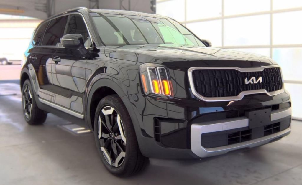 Used 2024 Kia Telluride EX with VIN 5XYP3DGC8RG462262 for sale in Kansas City