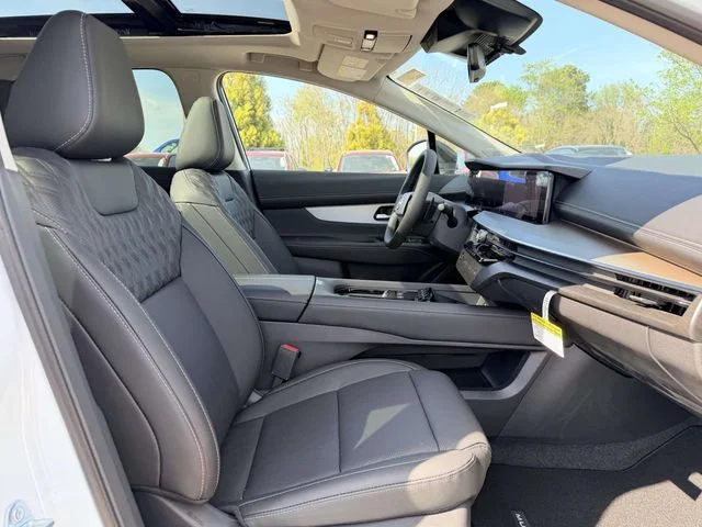 New 2026 Everest White Pearl TriCoat Nissan Platinum image 10