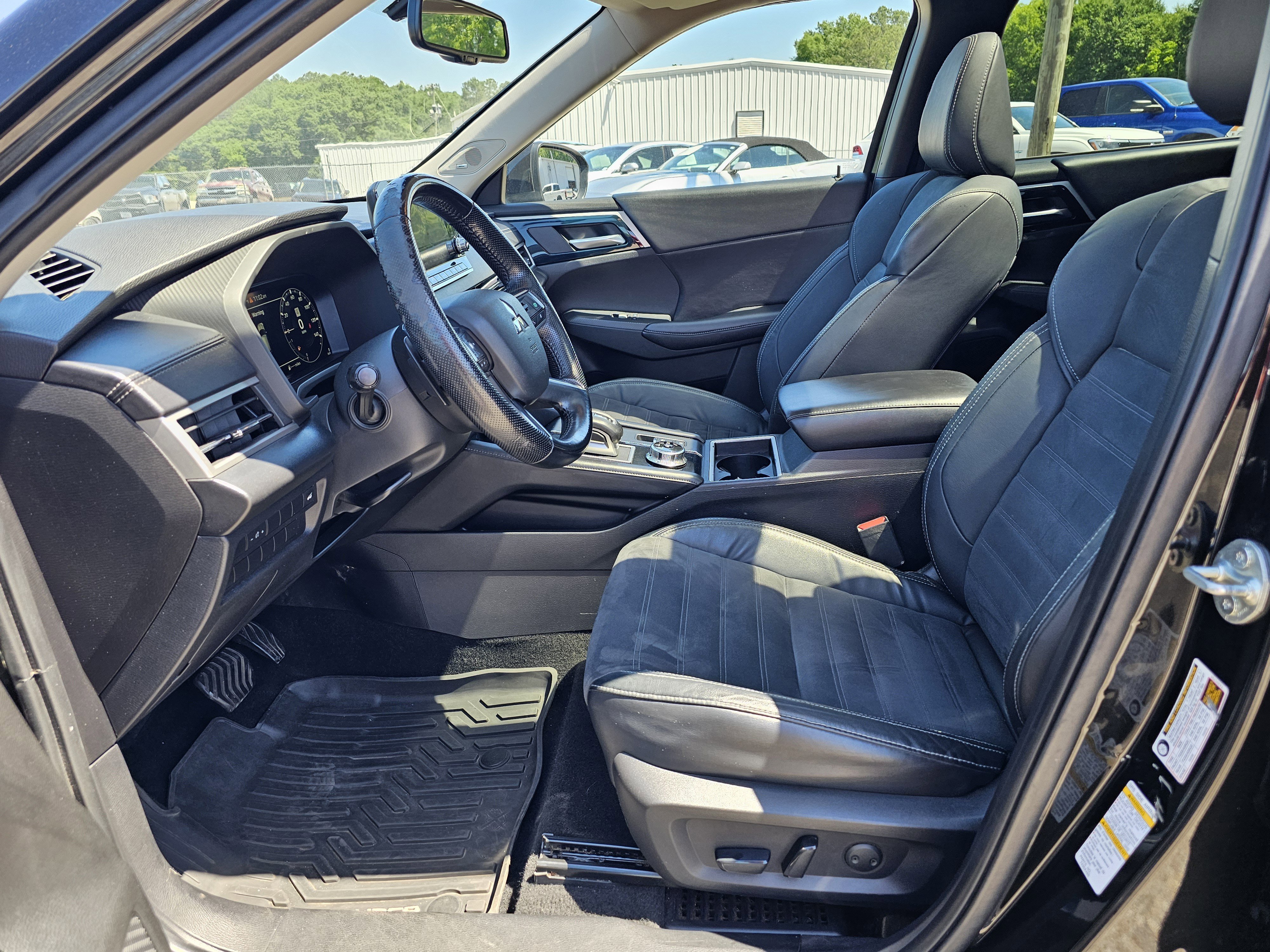 Used 2022 Black Diamond Mitsubishi SE Launch Edition image 16