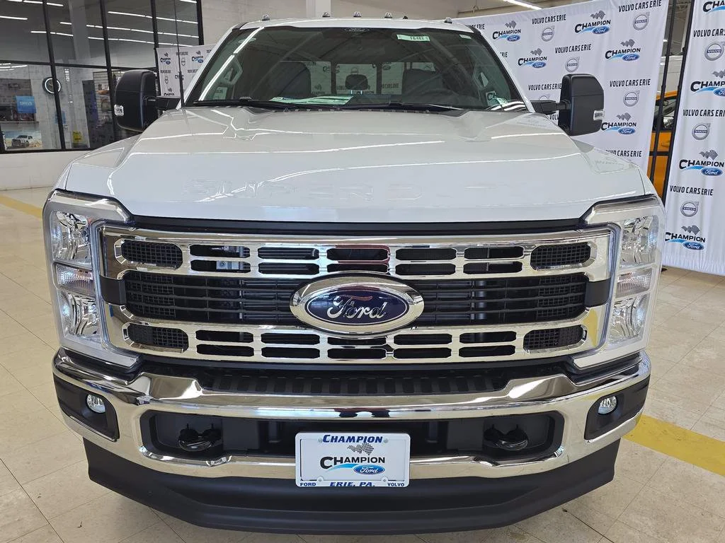 New 2026 Oxford White Ford F-250® XLT image 2
