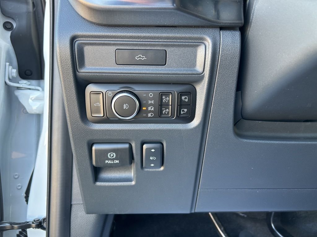 New 2026 Star White Metallic Tri-Coat Ford Platinum image 22