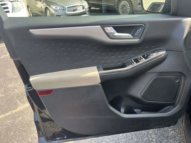 Used 2020 Agate Black Metallic Ford SE image 17