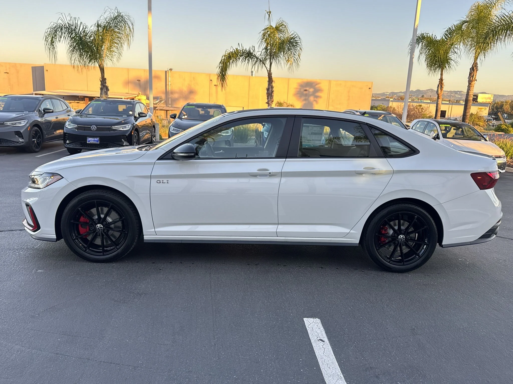 New 2026 Pure White w/Deep Black Roof Volkswagen Autobahn image 4