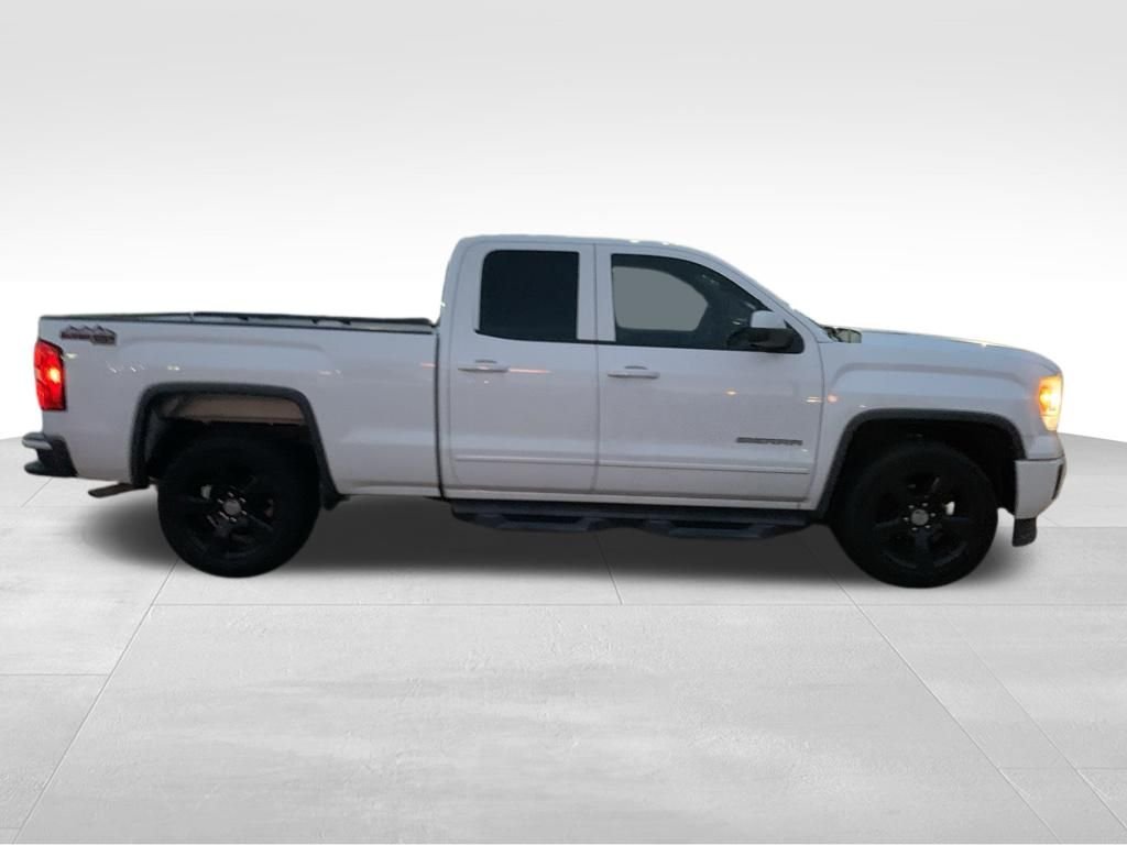 Used 2015 White GMC Base image 11