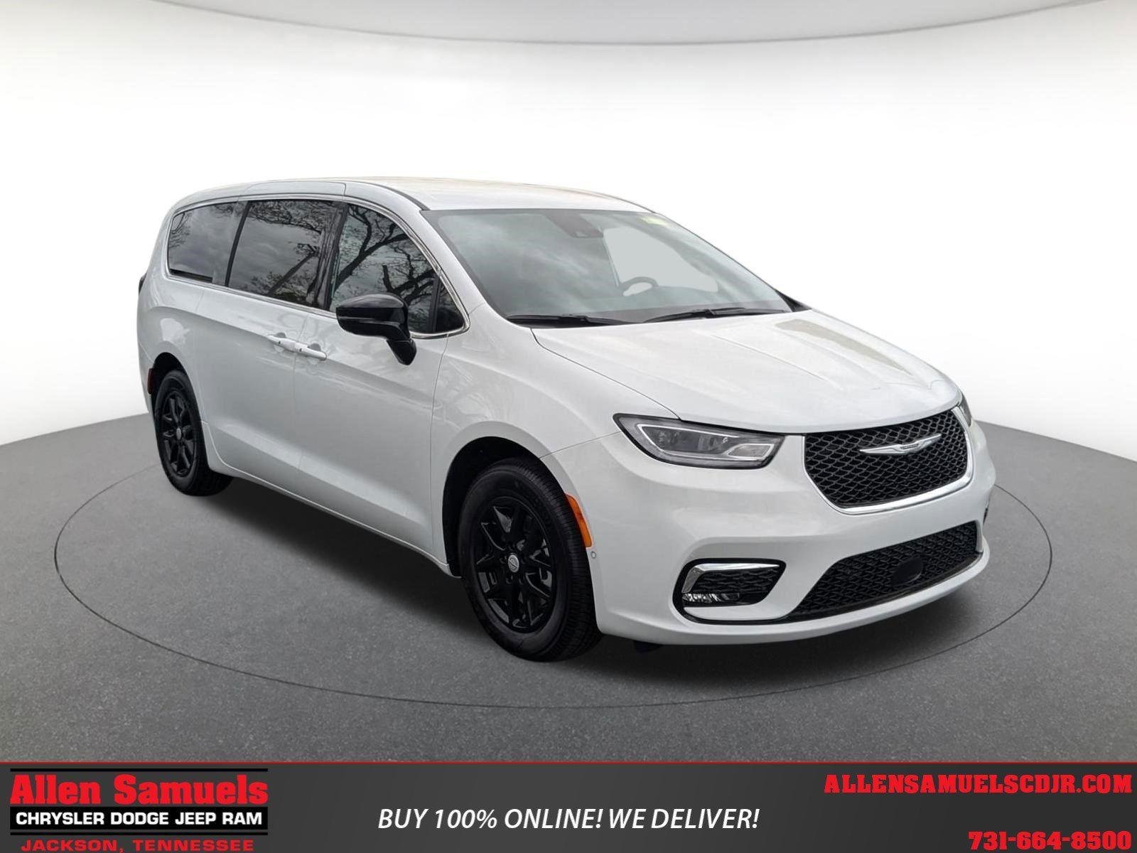 2026 Chrysler Pacifica Select's photo