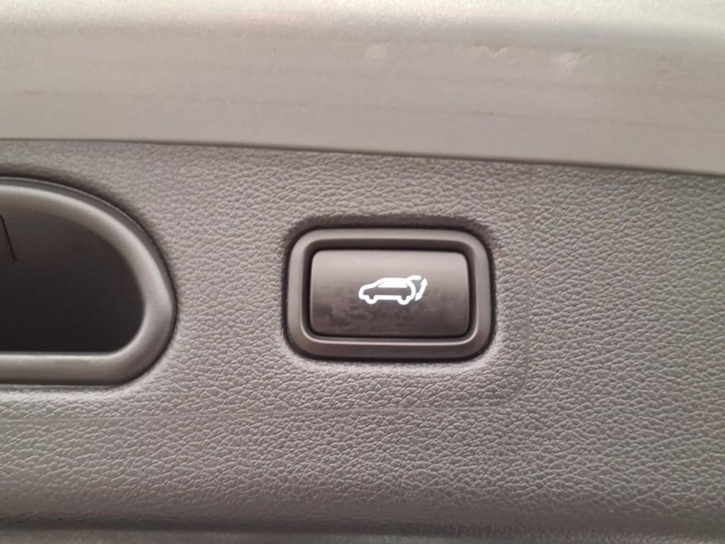 Used 2020 Stellar Silver Hyundai Limited image 33