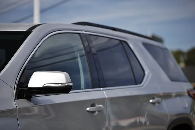Used 2020 Silver Ice Metallic Chevrolet 3LT image 3