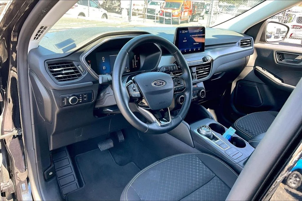 Used 2024 Black Metallic Ford Active image 13