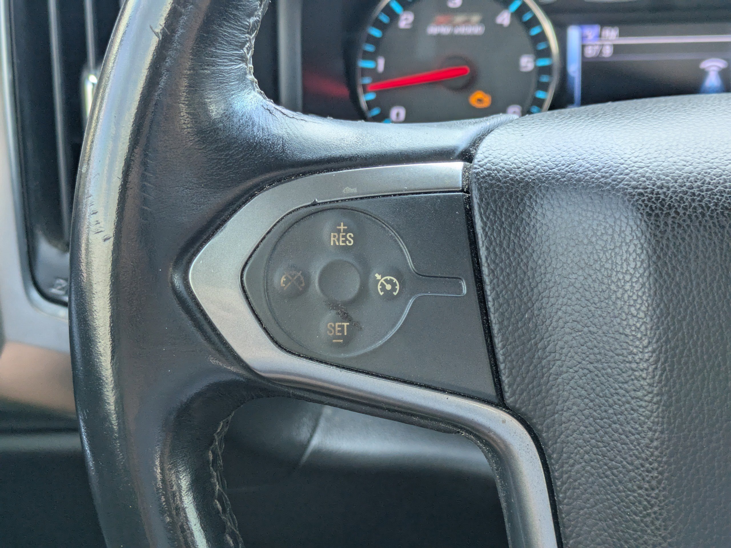 Used 2018 Graphite Metallic Chevrolet LT image 21