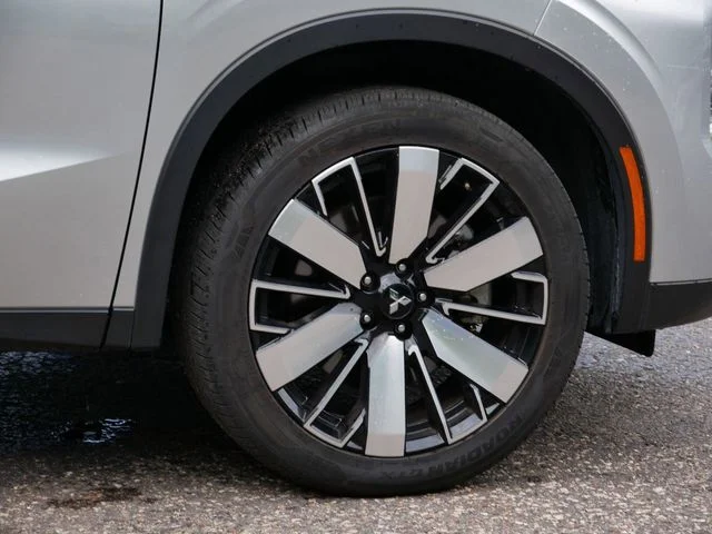 Certified Used 2025 Alloy Silver Metallic Mitsubishi SE image 7