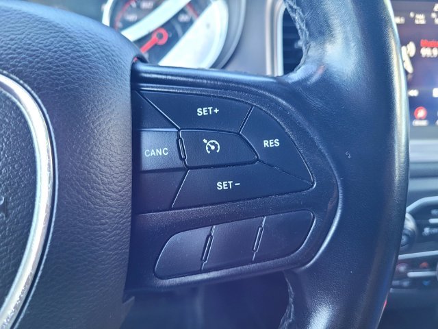 Used 2023 White Dodge SXT image 24