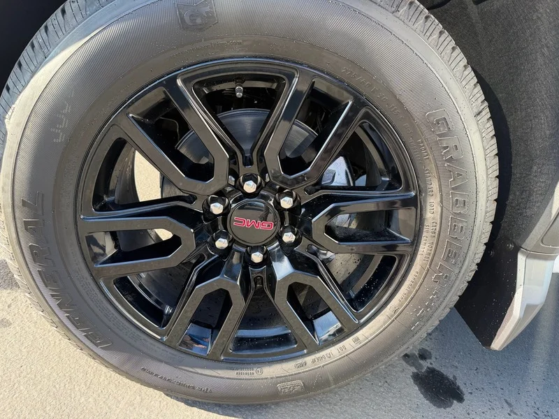 New 2026 Summit White GMC Elevation image 20