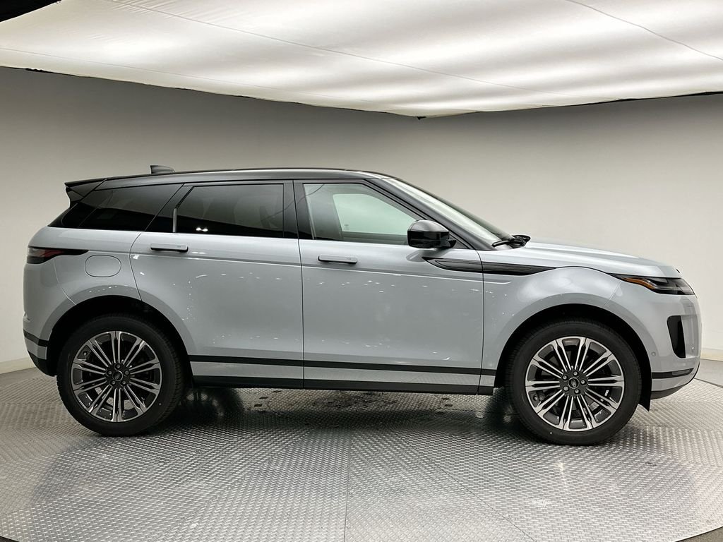 New 2026 Arroios Grey Metallic Land Rover S image 4