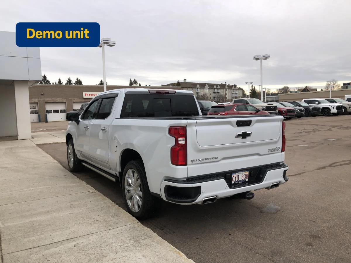 Used 2026 White Chevrolet 4WD Crew Cab 147" High Country image 5
