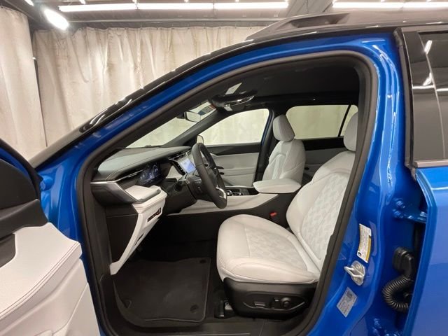 New 2026 Hydro Blue Pearl-Coat Exterior Paint Jeep Overland image 10