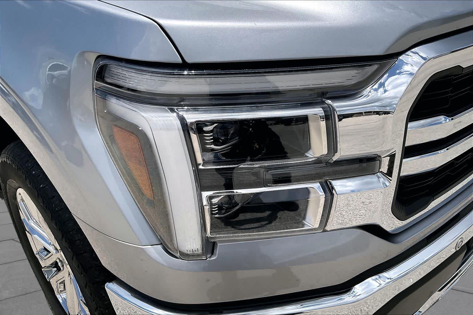 Used 2024 Iconic Silver Ford LARIAT image 27