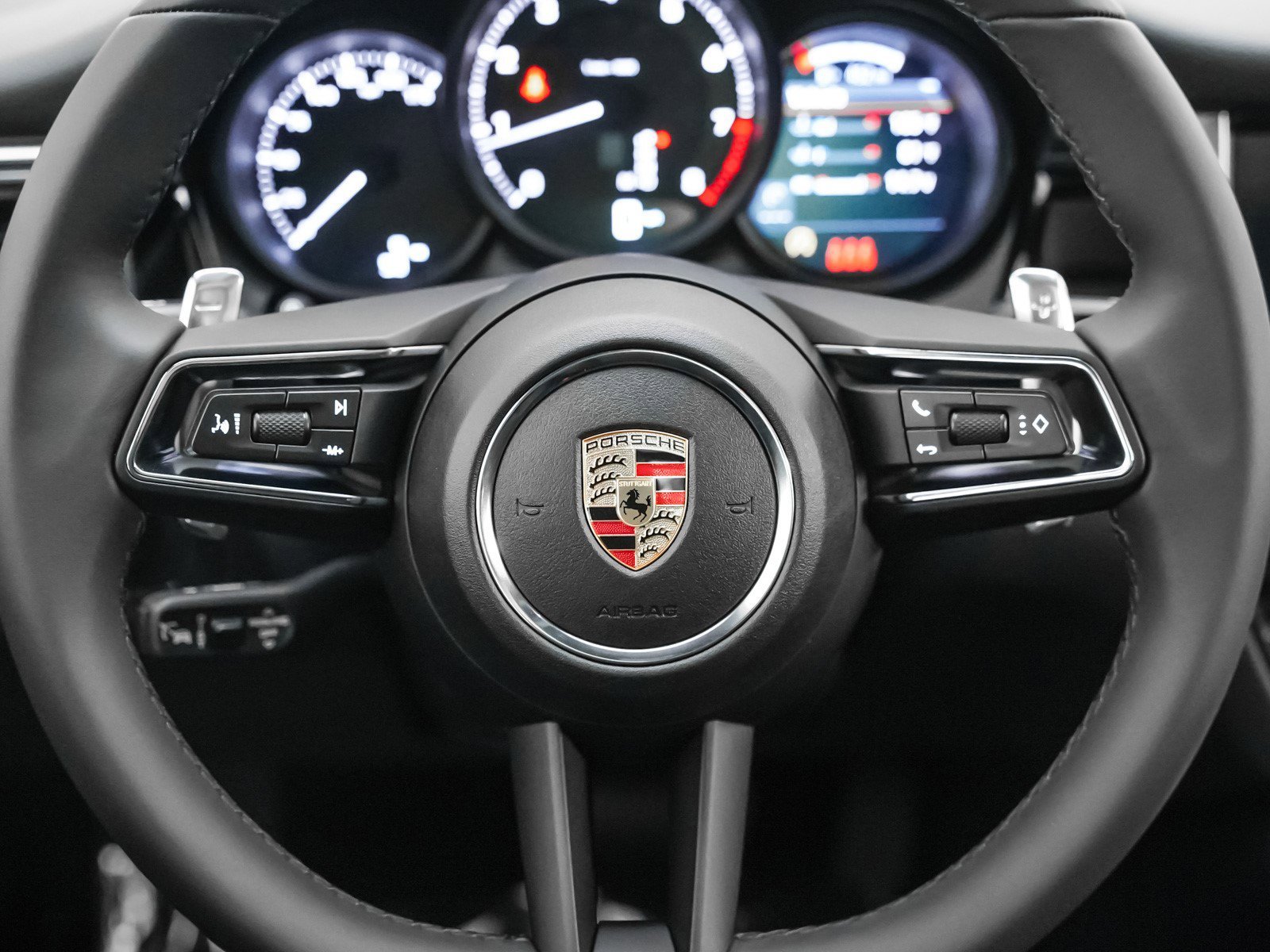 2026 Porsche Macan - Photo 17