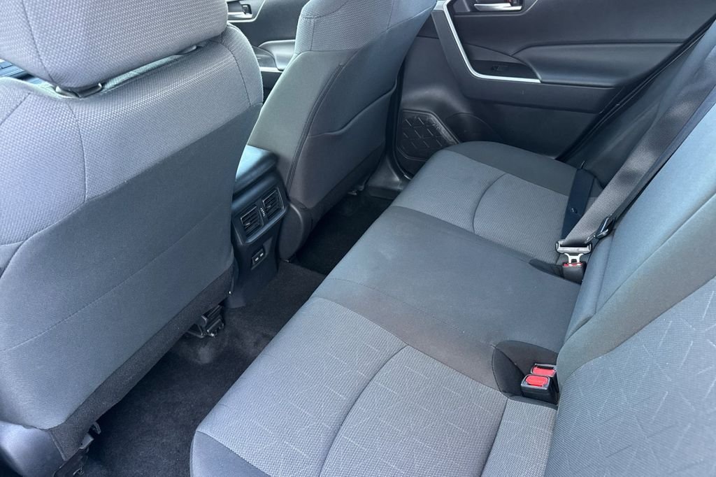 Used 2025  Toyota XLE image 15