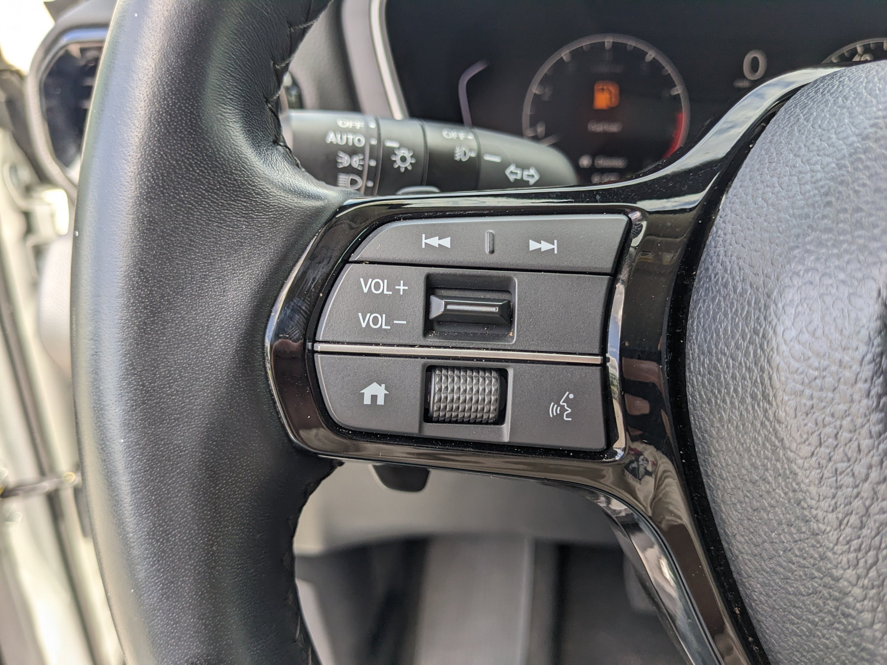 Certified Used 2025 Platinum White Honda Touring image 31