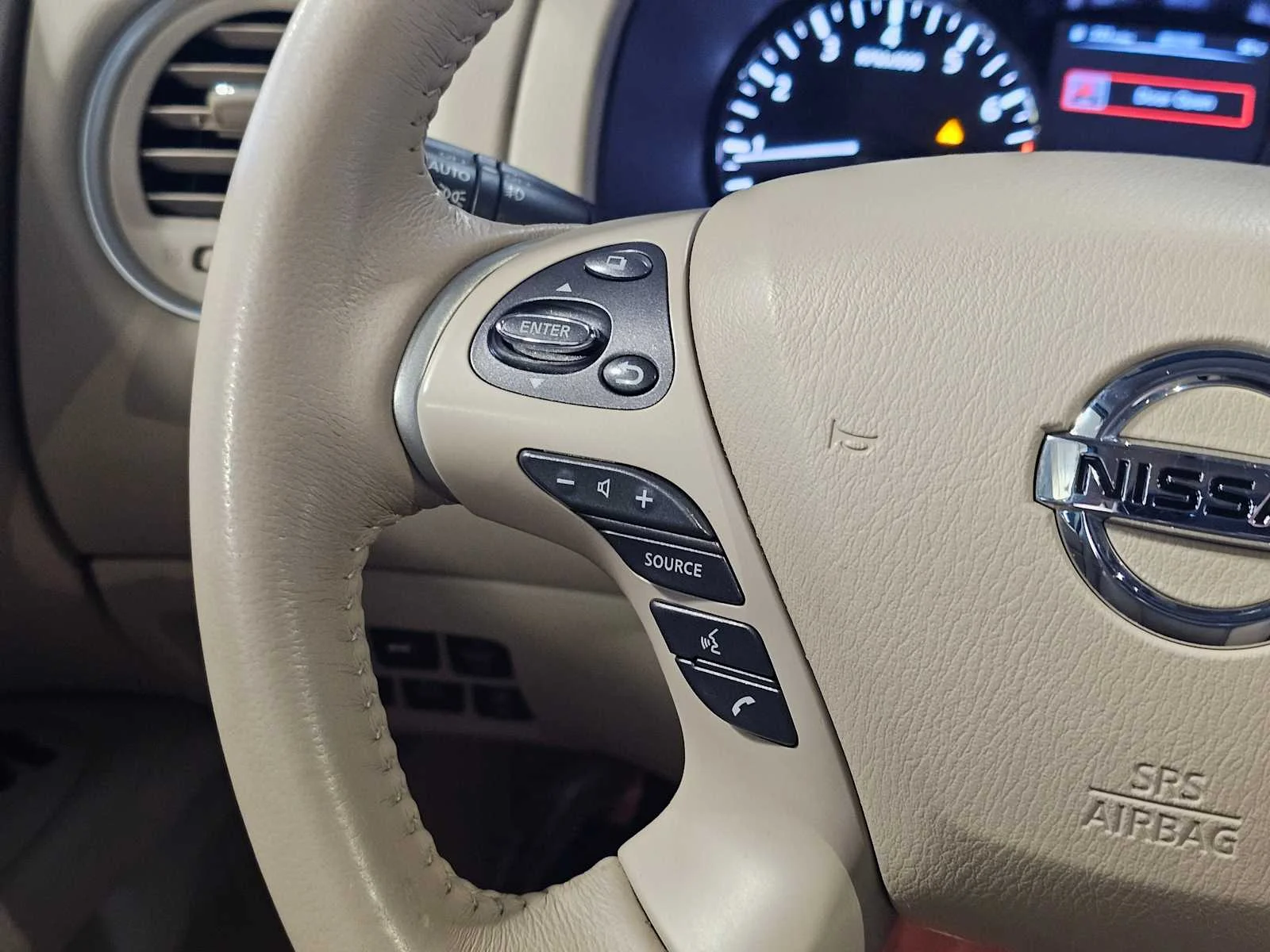 Used 2014 Dark Slate Nissan Platinum image 14
