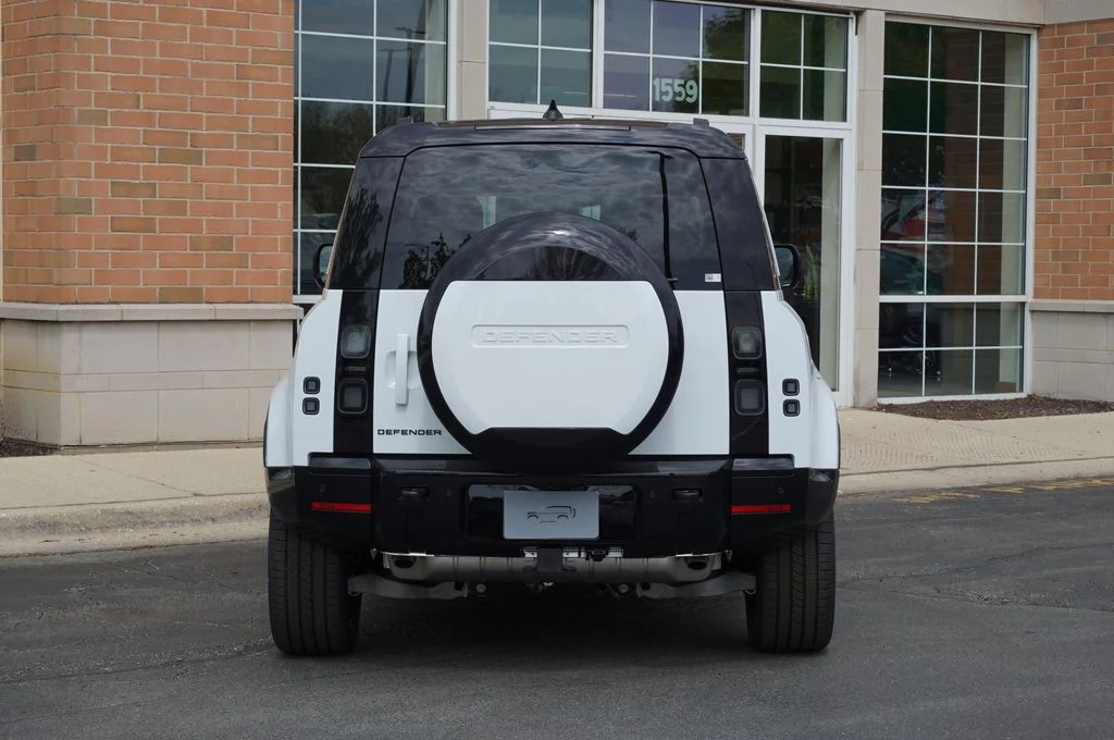 New 2026 Fuji White Land Rover X-Dynamic SE image 5