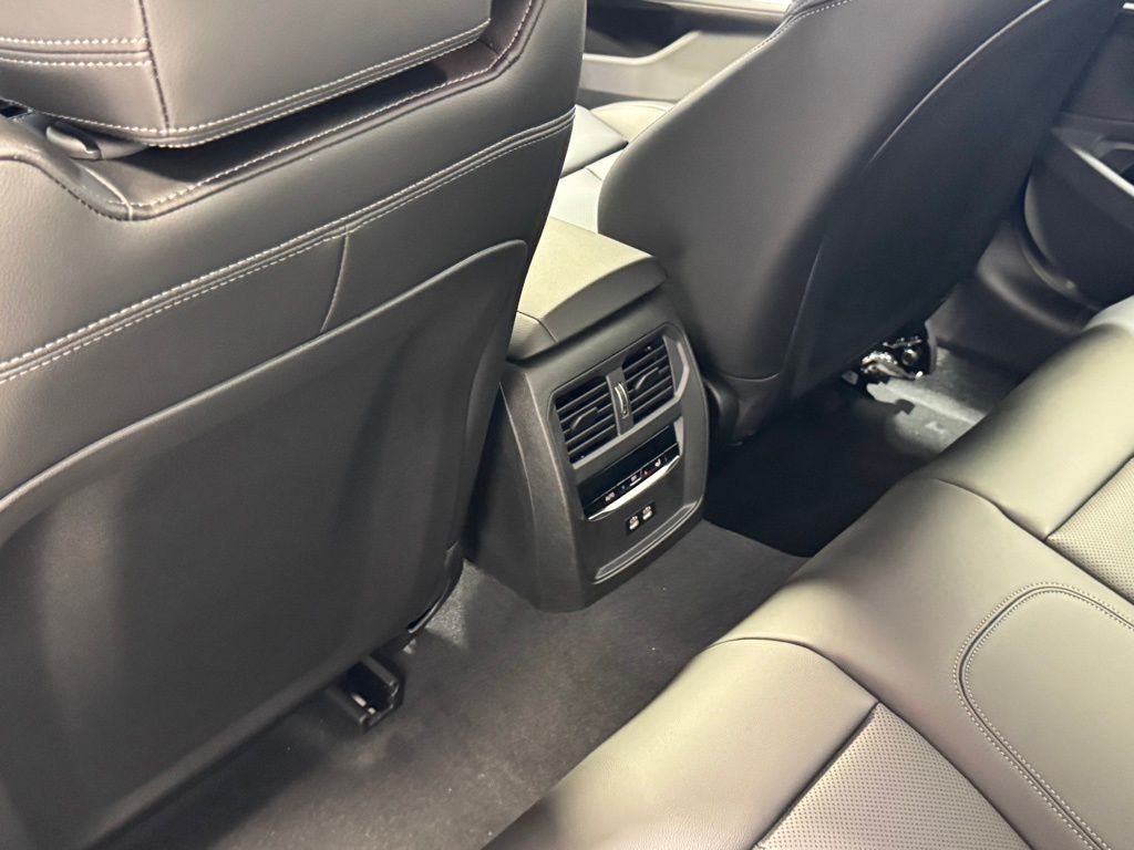 2026 BMW 3 Series 330i - Photo 21