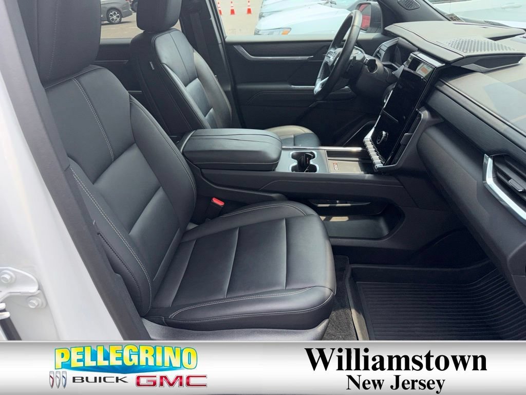 Used 2024 Summit White GMC Elevation image 11