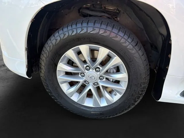 Used 2018 White Lexus GX 460 image 11