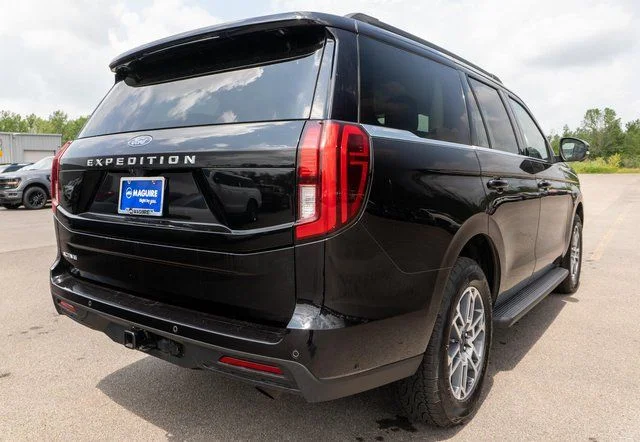 Used 2025 Black Ford Active image 6