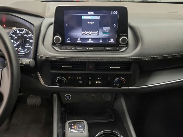Used 2023 White Nissan S image 24