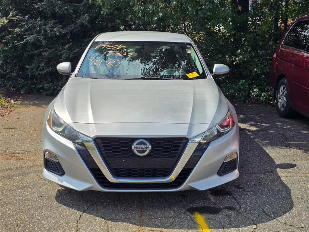 Used 2020 Silver Nissan 2.5 S image 8