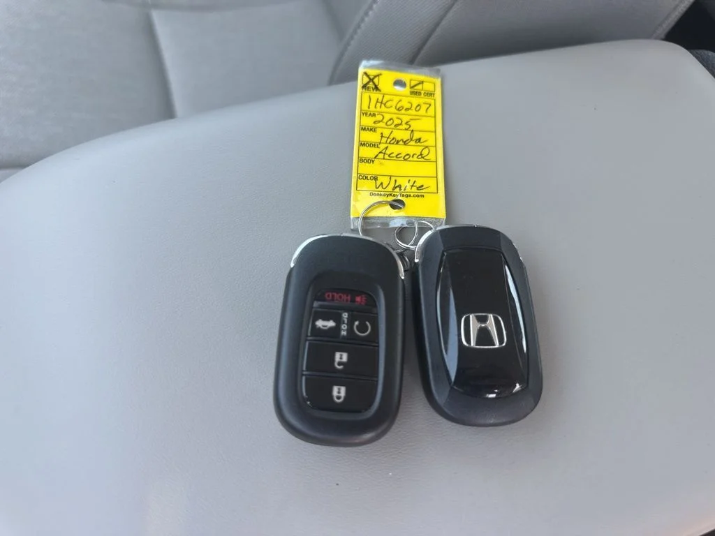 Used 2025 White Honda LX image 9