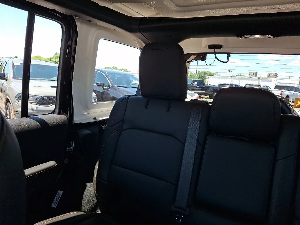 New 2026 Black Clear-Coat Exterior Paint Jeep Sahara image 13