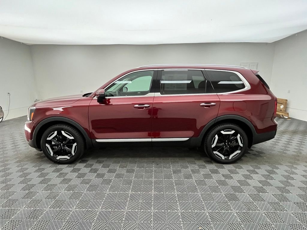 Used 2024 Red Kia S image 12