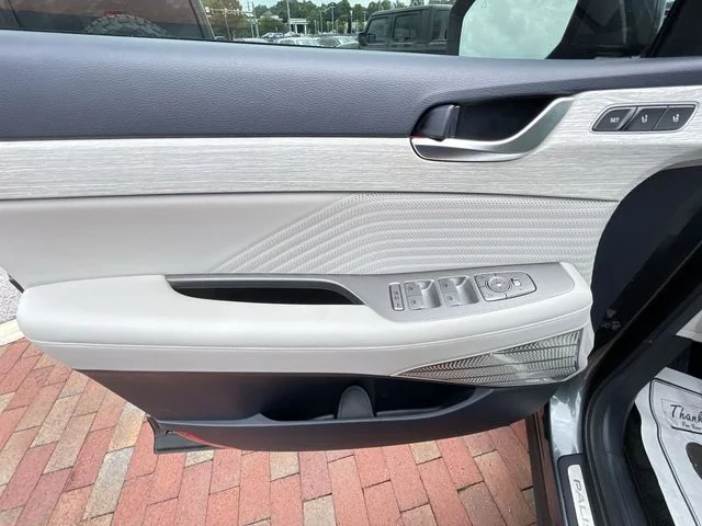 Used 2024 Gray Hyundai Calligraphy image 10