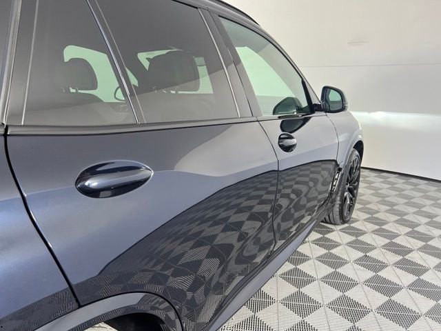 New 2026 Black BMW sDrive40i image 9