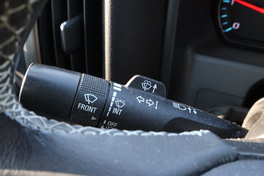 Used 2018 GRAPHITE METALLIC Chevrolet LT image 23