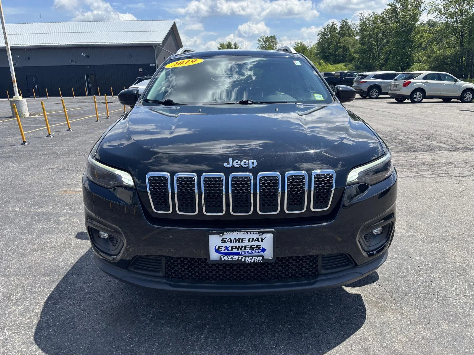 Used 2019 Diamond Black Crystal Pearlcoa Jeep Latitude Plus image 2