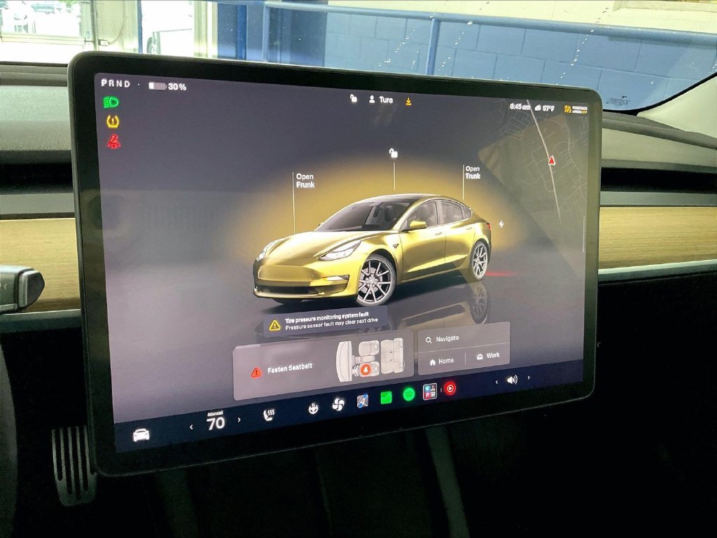 Used 2022 White Tesla Long Range image 25