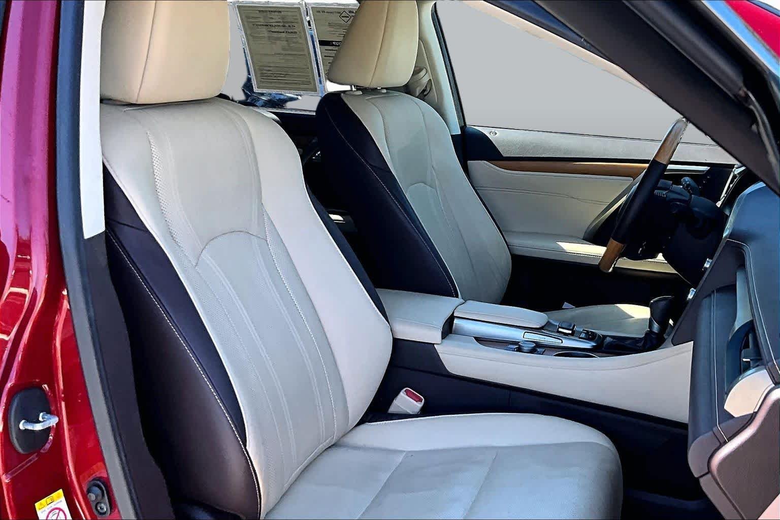 Used 2017 Matador Red Mica Lexus  image 9